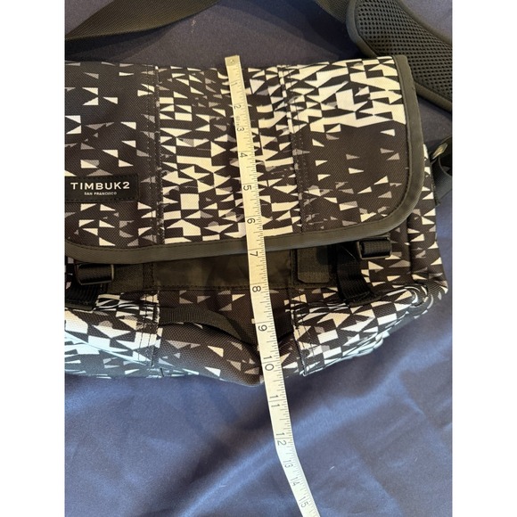 Timbuk2 Commute Messenger Bag Black & White " Shattered Triangles" NWOT Medium - Picture 11 of 12